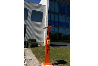 JR Outdoor Solar Power VoIP sili telefoni so bili nameščeni pred sedežu naše ...