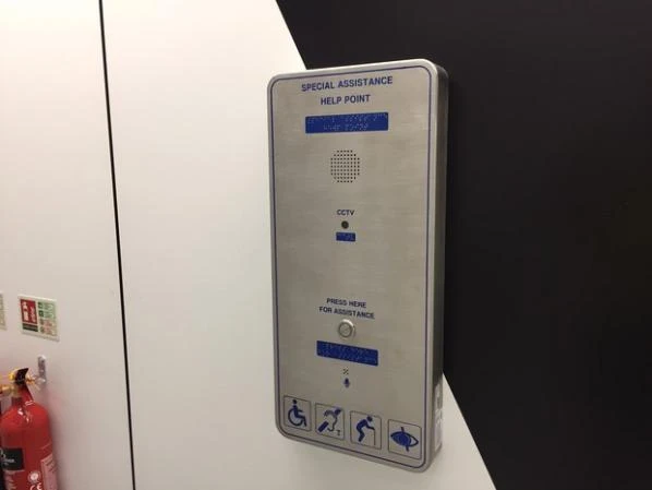 Telefoni J&R so nameščeni na letališču Manchester