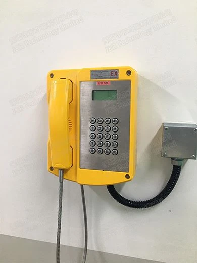Protieksplozijsko varen telefon J&R, nameščen v Mitsubishiju